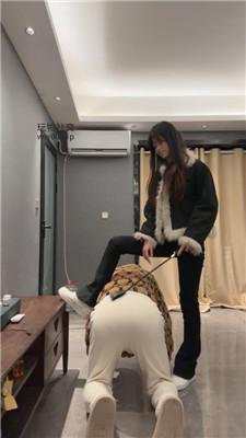 【爱秀套图】【狗哥】小白鞋白袜踩虐/转胯鞭打/坐脸窒息bf49037