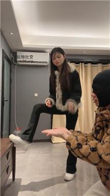 狗哥小白鞋白袜踩虐/转胯鞭打/坐脸窒息 bf49037