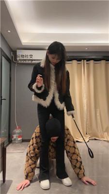狗哥小白鞋白袜踩虐/转胯鞭打/坐脸窒息 bf49037