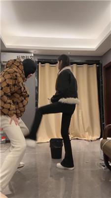 狗哥小白鞋白袜踩虐/转胯鞭打/坐脸窒息 bf49037