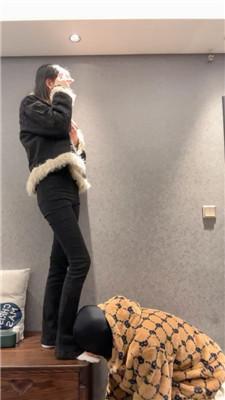 狗哥小白鞋白袜踩虐/转胯鞭打/坐脸窒息 bf49037