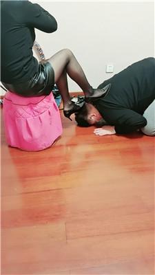 美容院素人技师首次玩SM调狗 JS250105-9