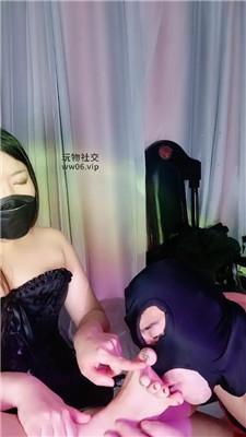 美柠强迫CD奴闻舔腋下 JS250105-3