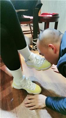 【爱秀套图】【西北傻子】学生主-脏鞋白袜茶室玩虐老板/雪地训bf49050