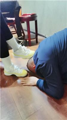 西北傻子学生主-脏鞋白袜茶室玩虐老板/雪地训 bf49050