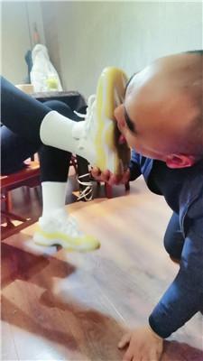 西北傻子学生主-脏鞋白袜茶室玩虐老板/雪地训 bf49050