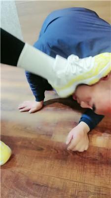 西北傻子学生主-脏鞋白袜茶室玩虐老板/雪地训 bf49050