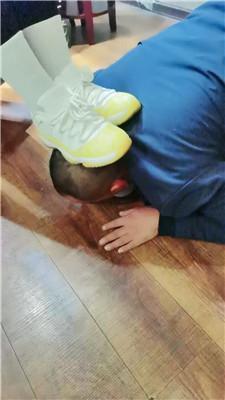 西北傻子学生主-脏鞋白袜茶室玩虐老板/雪地训 bf49050