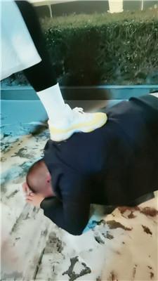 西北傻子学生主-脏鞋白袜茶室玩虐老板/雪地训 bf49050