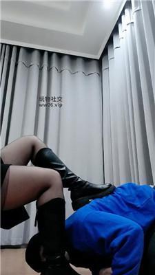 拽拽长靴黑丝蹂躏踩脚奴 JS250105-15