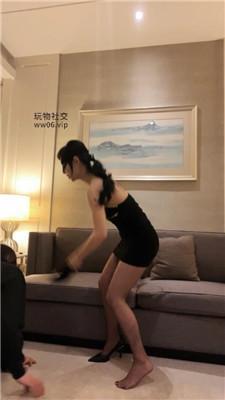 曼伊白领S-强迫偷懒下属跪下伺候 bf49045