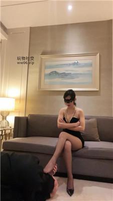 曼伊白领S-强迫偷懒下属跪下伺候 bf49045