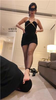 曼伊白领S-强迫偷懒下属跪下伺候 bf49045