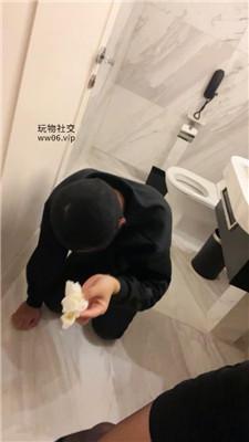 曼伊白领S-强迫偷懒下属跪下伺候 bf49045