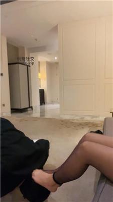 曼伊白领S-强迫偷懒下属跪下伺候 bf49045