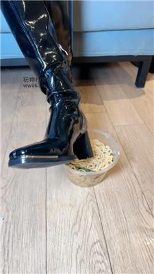 艾琳175长靴女神S-圣水泡面喂食/虐乳 bf49054