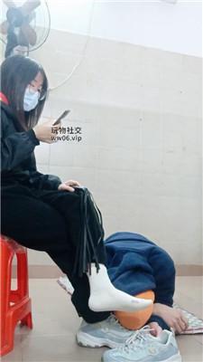 奇了怪了运动鞋白袜气味辱/鞭打 JS250106-4