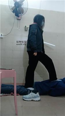 奇了怪了白袜脚踩踢踹虐打 JS250104-9