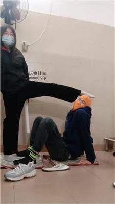 奇了怪了白袜脚踩踢踹虐打 JS250104-9