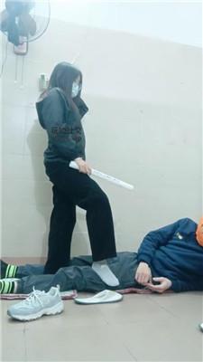 奇了怪了白袜脚踩踢踹虐打 JS250104-9