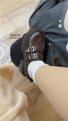 九月袜子泡水品尝-皮鞋白袜踩/玉足狂舔 JS250104-23