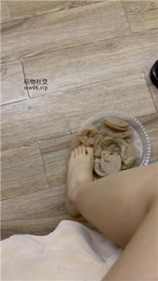 九月袜子泡水品尝-皮鞋白袜踩/玉足狂舔 JS250104-23