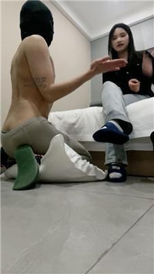 小凤梨喜欢白袜脚的代价就是被打 JS250104-35