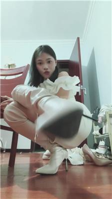 诗诗肉丝白靴    250103-6