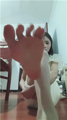 诗诗肉丝白靴    250103-6