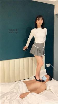 千千双S-高跟+小白鞋+白袜全体重踩踏 bf49371