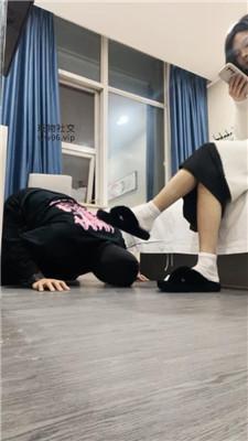 【爱秀套图】【沐沐大大】毛拖鞋配白袜玩虐家奴JS250114-28