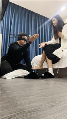 沐沐大大毛拖鞋配白袜玩虐家奴 JS250114-28