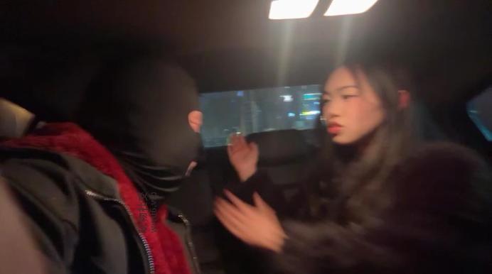 素人挖掘机路边开发车内调-运动鞋白袜 JS250114-21