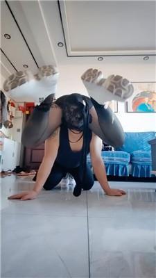 李老师小白鞋黑丝全体重踩踏 JS250116-5