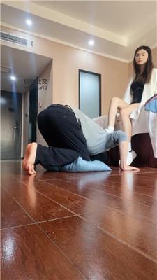 【爱秀套图】【沐沐大大】麦昆鞋白袜虐待家奴bf49433