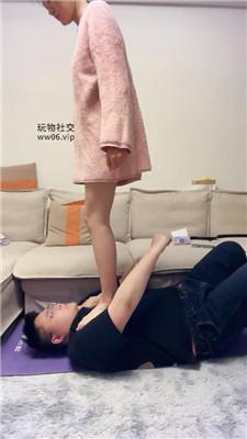 埋汰美腿踩虐恋足舔/骑马 JS250116-17