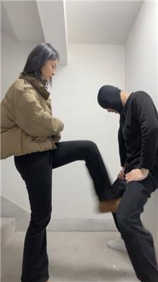 狗哥楼道调-雪地靴棉袜踩虐/踢裆 bf49441