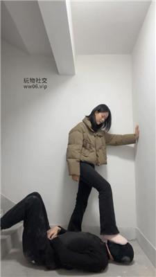 狗哥楼道调-雪地靴棉袜踩虐/踢裆 bf49441