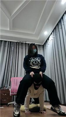 拽拽骑马鞭打/白袜脚踩虐 JS250116-11