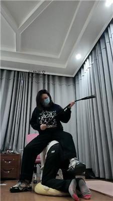 拽拽骑马鞭打/白袜脚踩虐 JS250116-11