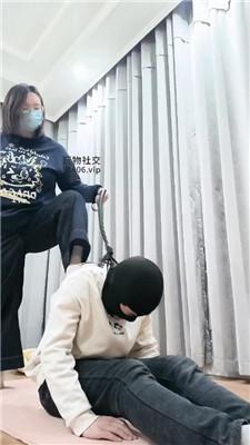 拽拽骑马鞭打/白袜脚踩虐 JS250116-11