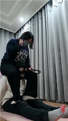 拽拽骑马鞭打/白袜脚踩虐 JS250116-11