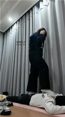 拽拽骑马鞭打/白袜脚踩虐 JS250116-11