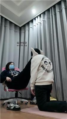 拽拽骑马鞭打/白袜脚踩虐 JS250116-11