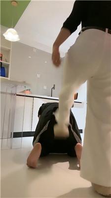 辣姐雪地靴连环踢裆/抽耳光/舔脏鞋底 bf49337