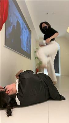 辣姐雪地靴连环踢裆/抽耳光/舔脏鞋底 bf49337