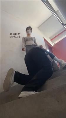 茉狸楼道间-超脏小白鞋白袜辱 bf49357