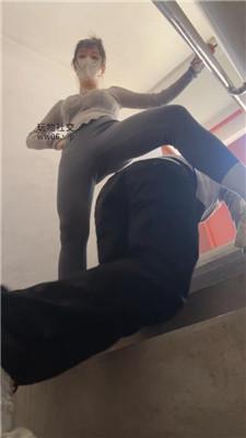 茉狸楼道间-超脏小白鞋白袜辱 bf49357