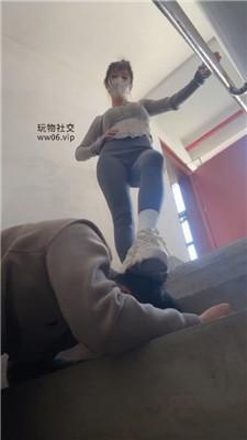 茉狸楼道间-超脏小白鞋白袜辱 bf49357