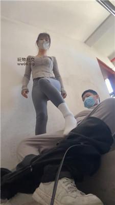 茉狸楼道间-超脏小白鞋白袜辱 bf49357